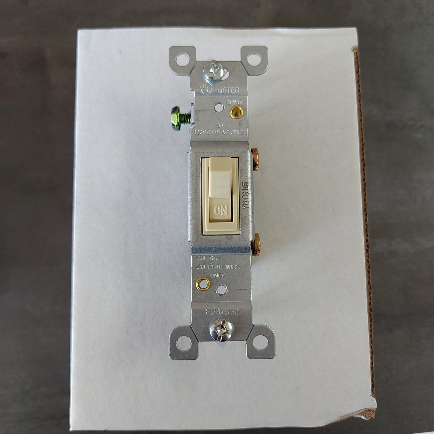 SW/SENCILLO IVORY 15AMPS