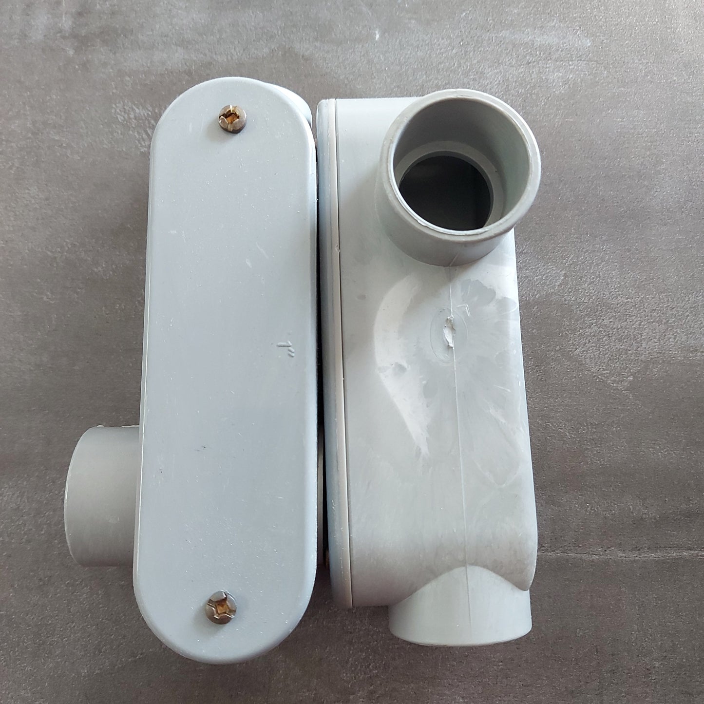 CONDULETO LL 1-1/2" PVC GRIS