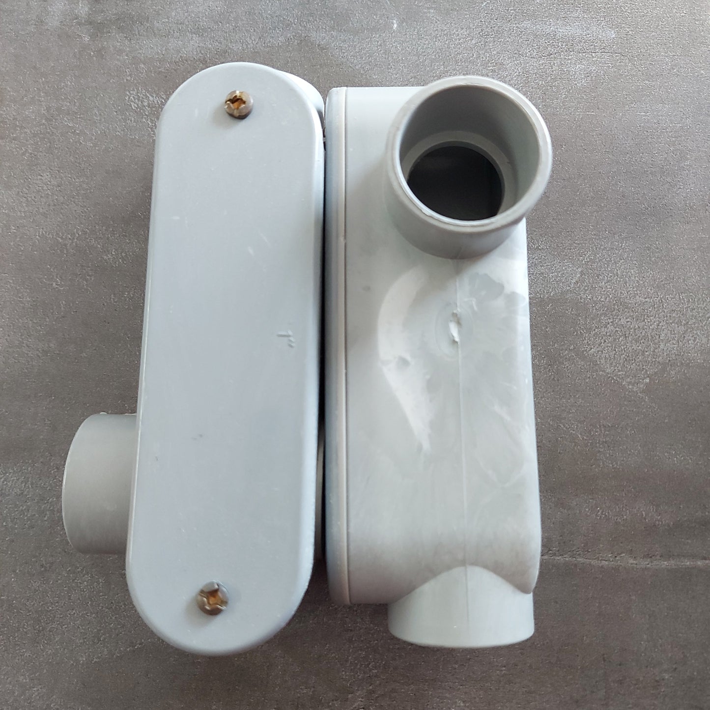 CONDULETO LL 2" PVC GRIS