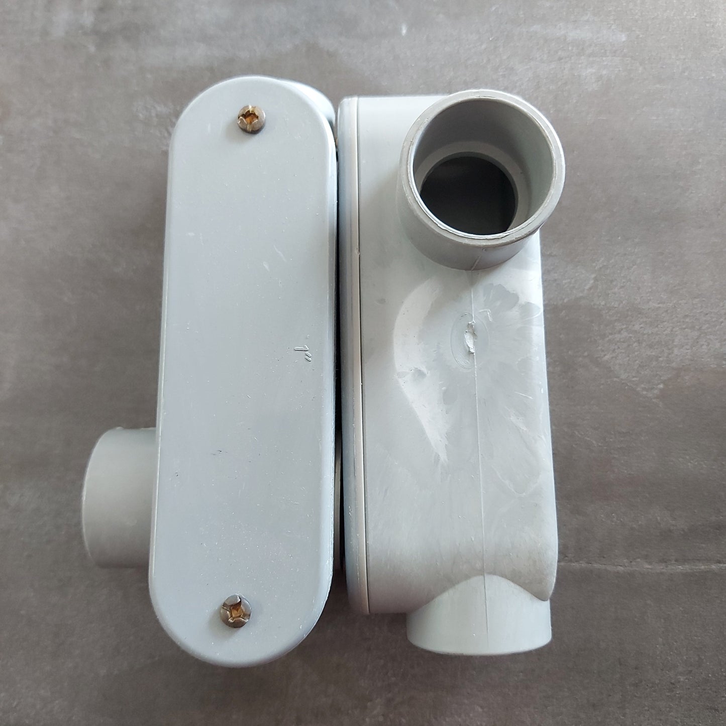 CONDULETO LL 3/4" PVC GRIS