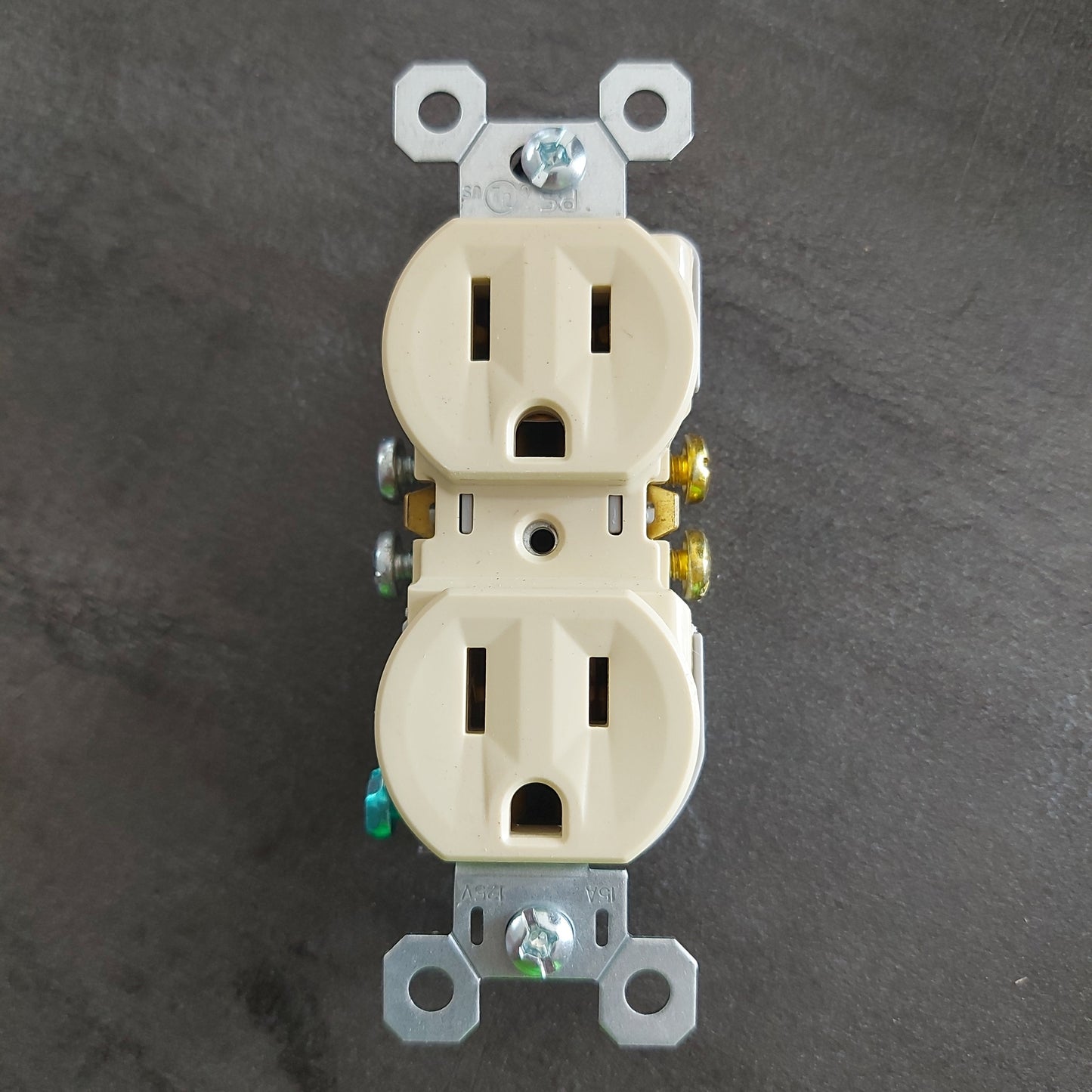 RECEPTACULO 15AMP 120V IVORY