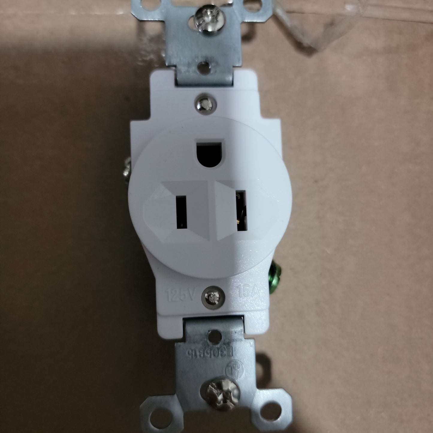R/BLANCO/SENCILLO 15 AMPS