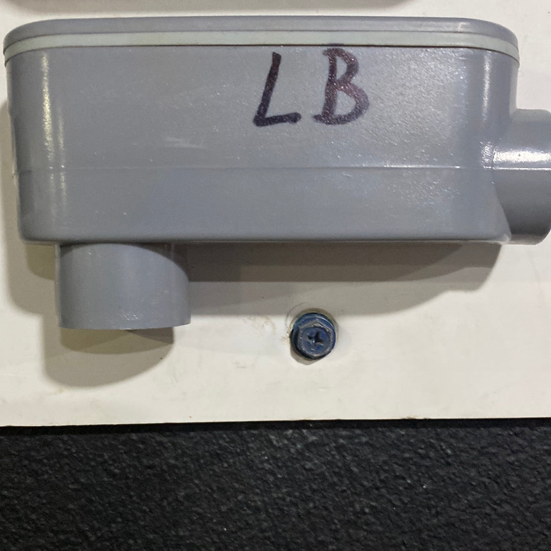 CONDULETO LB PVC 1-1/2" GRIS
