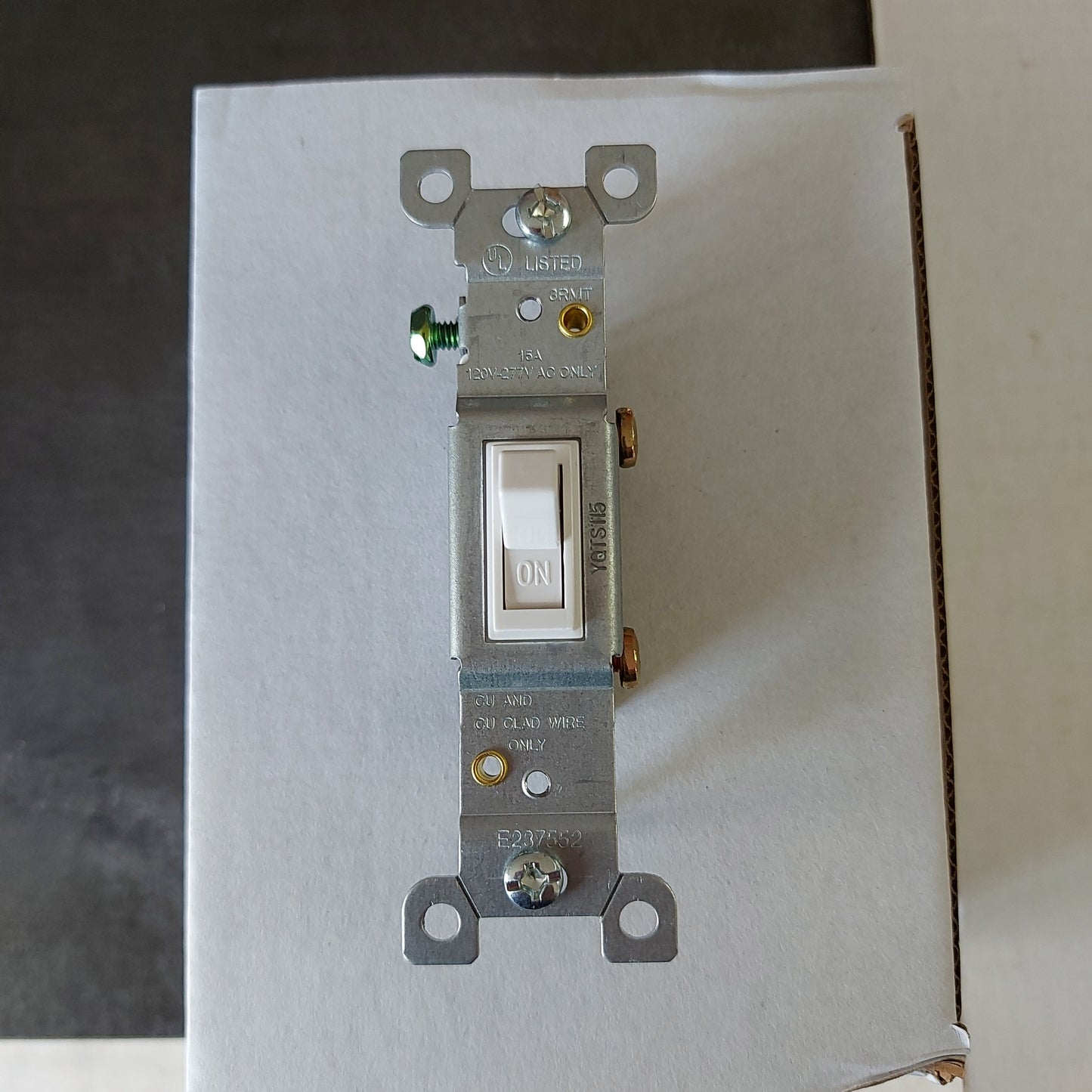 SW/SENCILLO BLANCO/15 AMPS