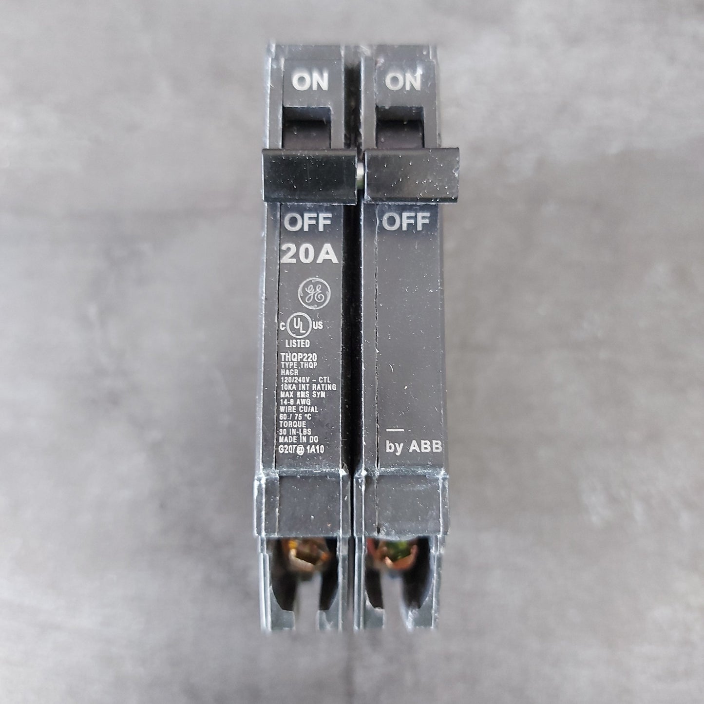 BREAKER DOBLE FINO 20 AMP (THQP220) (GE)
