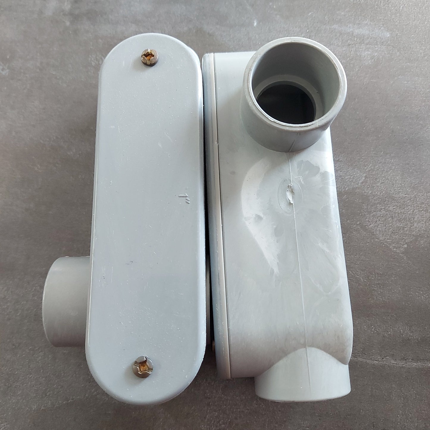 CONDULETO LL 1" PVC GRIS